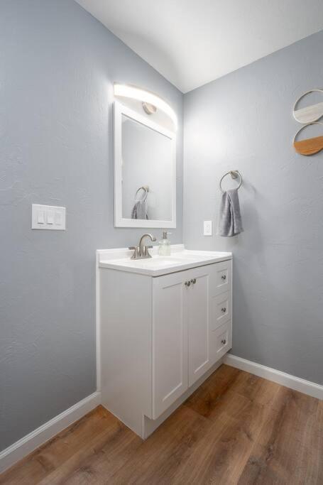 Okc Casita - Newly Remodeled, Modern 2 Bedroom - Family And Pet Friendly *