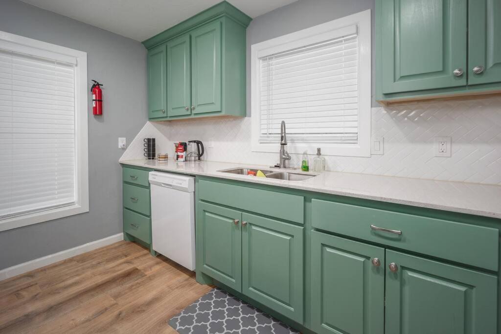 Okc Casita - Newly Remodeled, Modern 2 Bedroom - Family And Pet Friendly