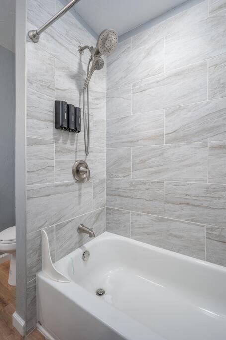 Okc Casita - Newly Remodeled, Modern 2 Bedroom - Family And Pet Friendly Holiday home *