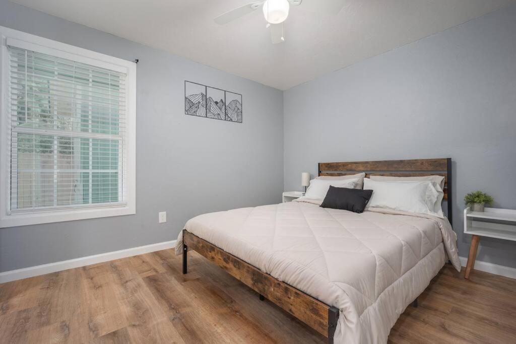 Holiday home Okc Casita - Newly Remodeled, Modern 2 Bedroom - Family And Pet Friendly *