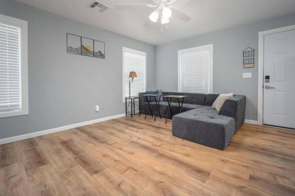 Okc Casita - Newly Remodeled, Modern 2 Bedroom - Family And Pet Friendly Holiday home Oklahoma City