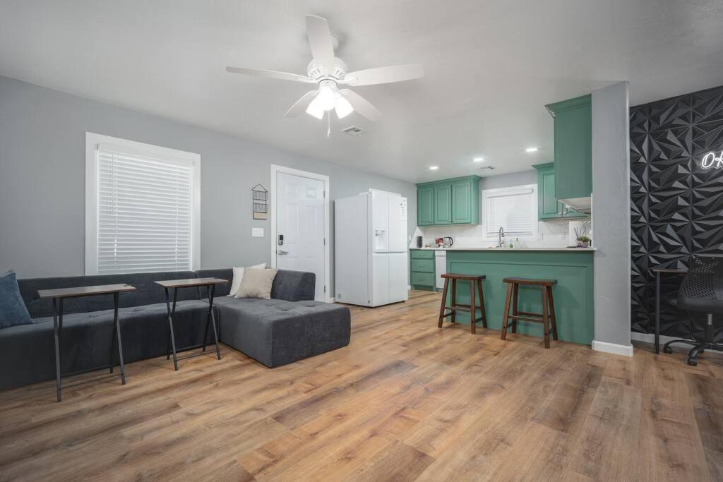 Okc Casita - Newly Remodeled, Modern 2 Bedroom - Family And Pet Friendly *