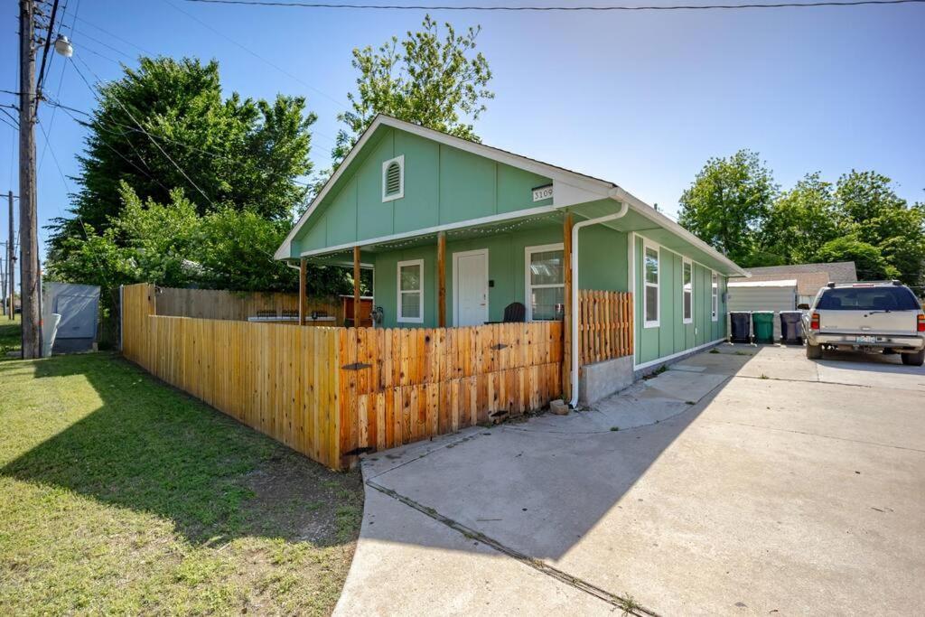 Okc Casita - Newly Remodeled, Modern 2 Bedroom - Family And Pet Friendly Holiday home *