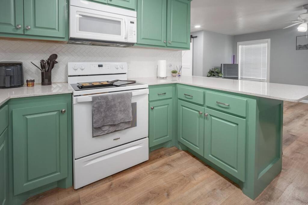 Okc Casita - Newly Remodeled, Modern 2 Bedroom - Family And Pet Friendly *