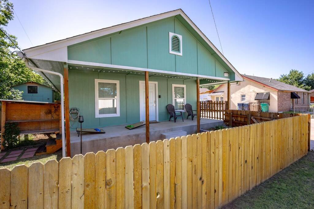 Holiday home Okc Casita - Newly Remodeled, Modern 2 Bedroom - Family And Pet Friendly