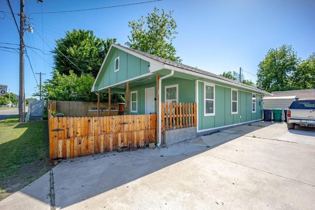 Okc Casita - Newly Remodeled, Modern 2 Bedroom - Family And Pet Friendly Holiday home *