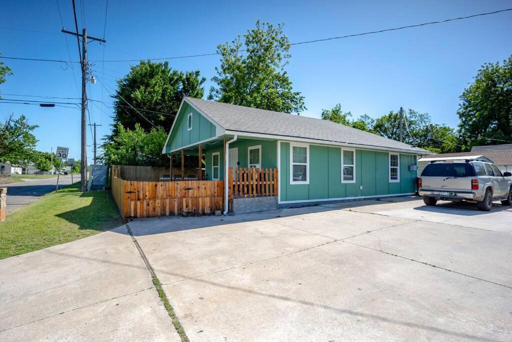 Okc Casita - Newly Remodeled, Modern 2 Bedroom - Family And Pet Friendly Holiday home